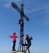 39 Alla croce di vetta della Corna Piana (2302 m)